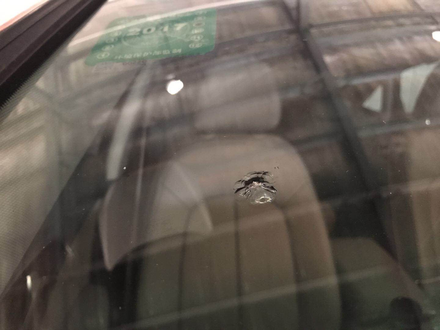 擋風玻璃裂痕修復前